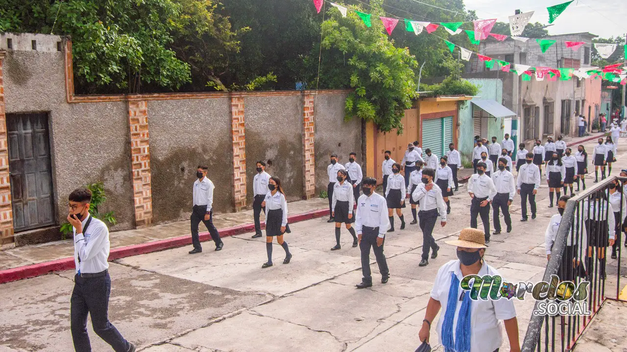 Alumnado de la preparatoria UAEM 6 Tlaltizapán.