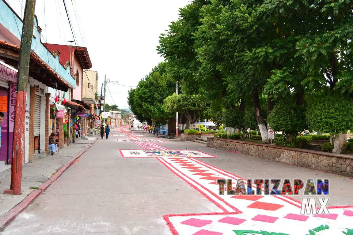 En el centro de Tlaltizapán Morelos los tapetes sobre calle Hidalgo Sur.