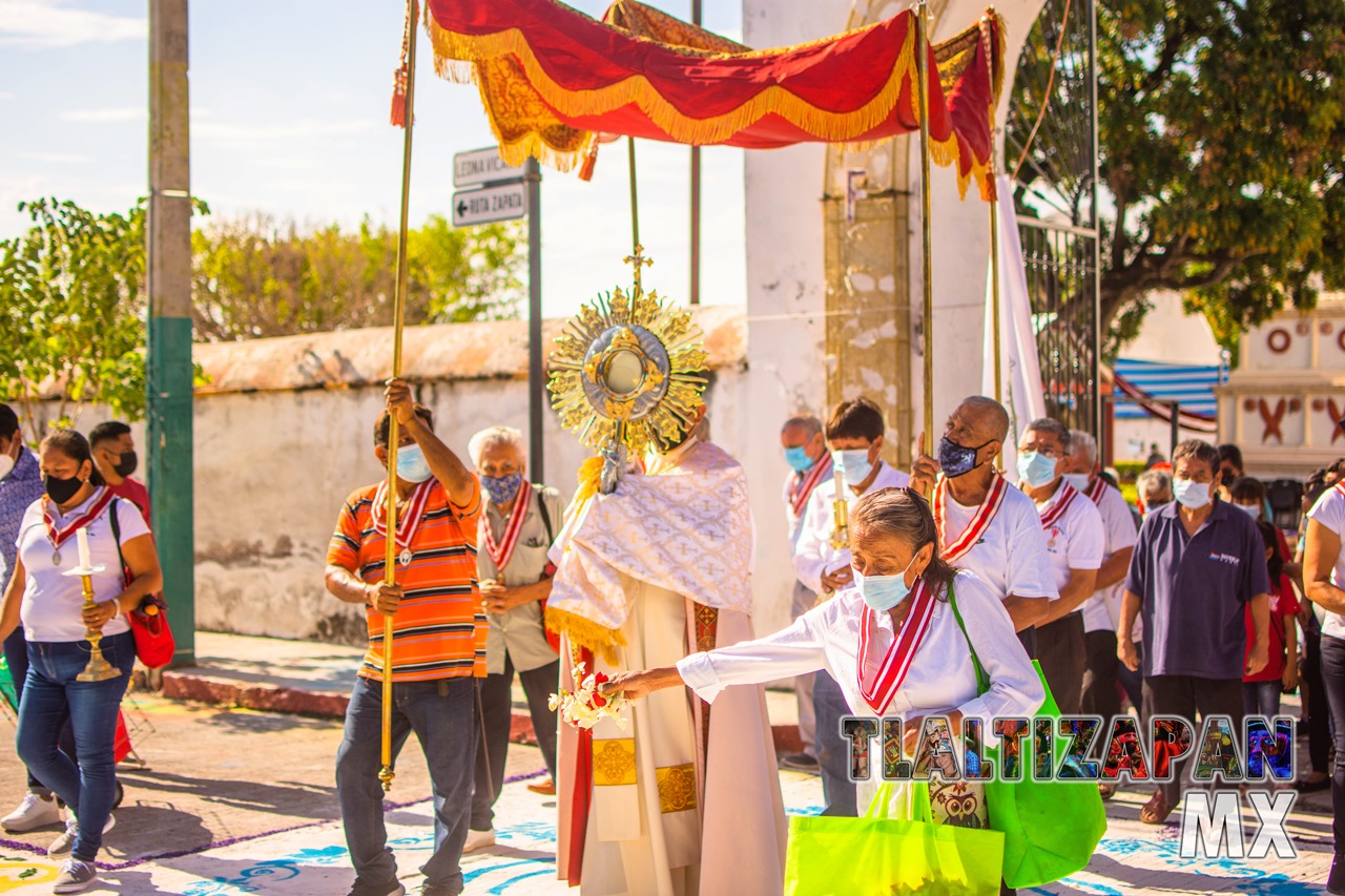 Santísimo Sacramento sobre las calle de Tlaltizapán