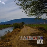 Paisaje del canal de riego y el cerro Santa María de Tlaltizapán, Morelos, México.