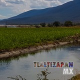 Paisaje del canal, los campos y el cerro Santa María de Tlaltizapán, Morelos, México