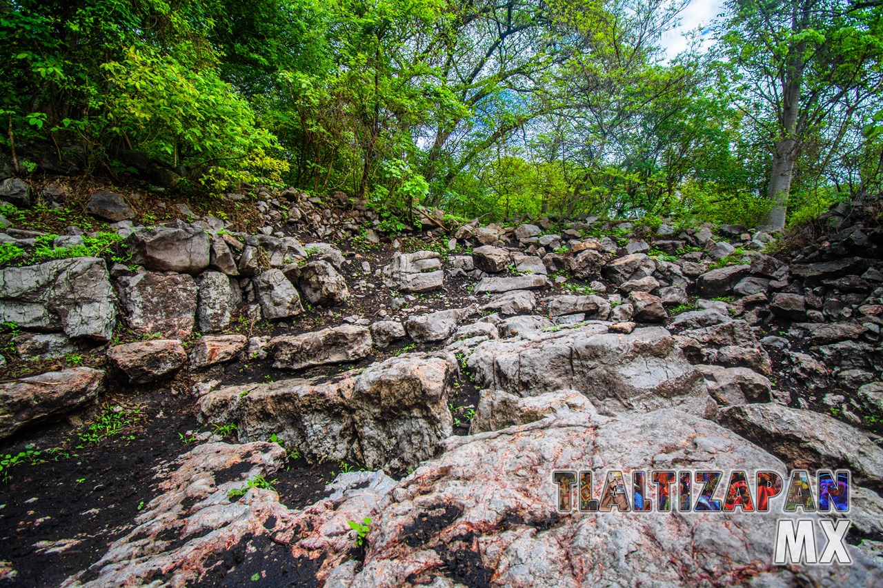 Estanques en la cima del cerro Santa María de Tlaltizapán, Morelos