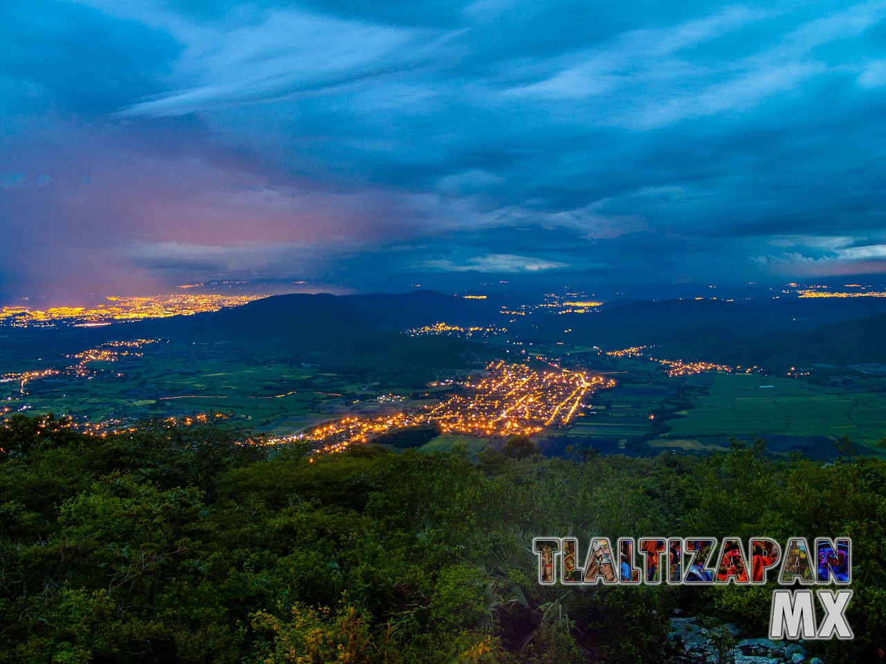 Panorama nocturno de Tlaltizapán visto desde el cerro Santa María